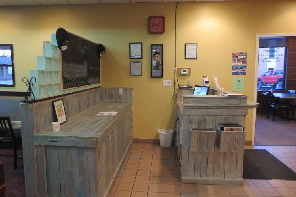Vanderhoof Inn Экстерьер фото