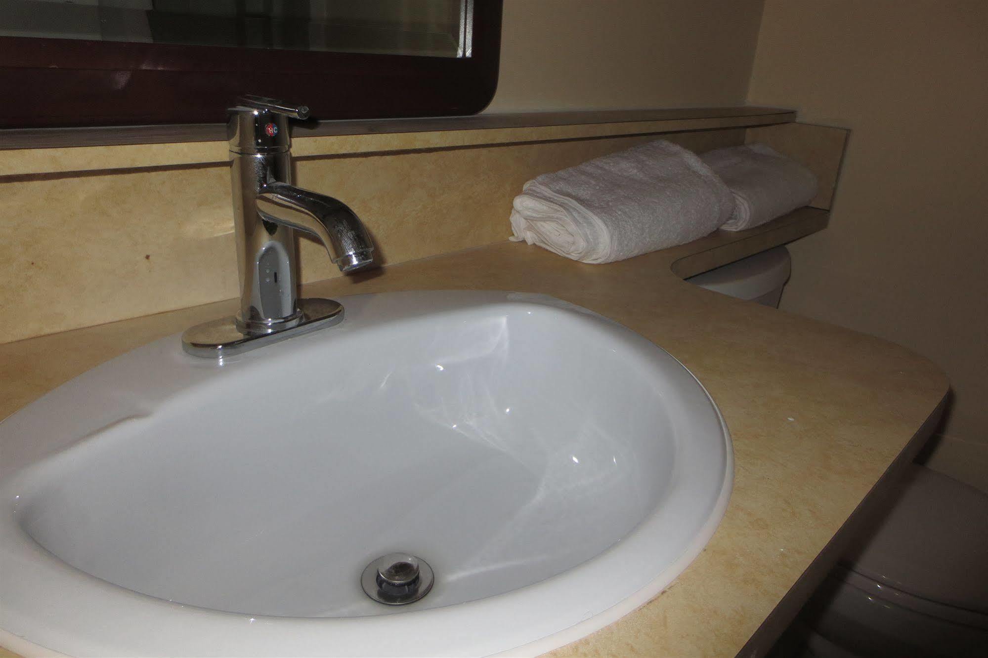 Vanderhoof Inn Экстерьер фото