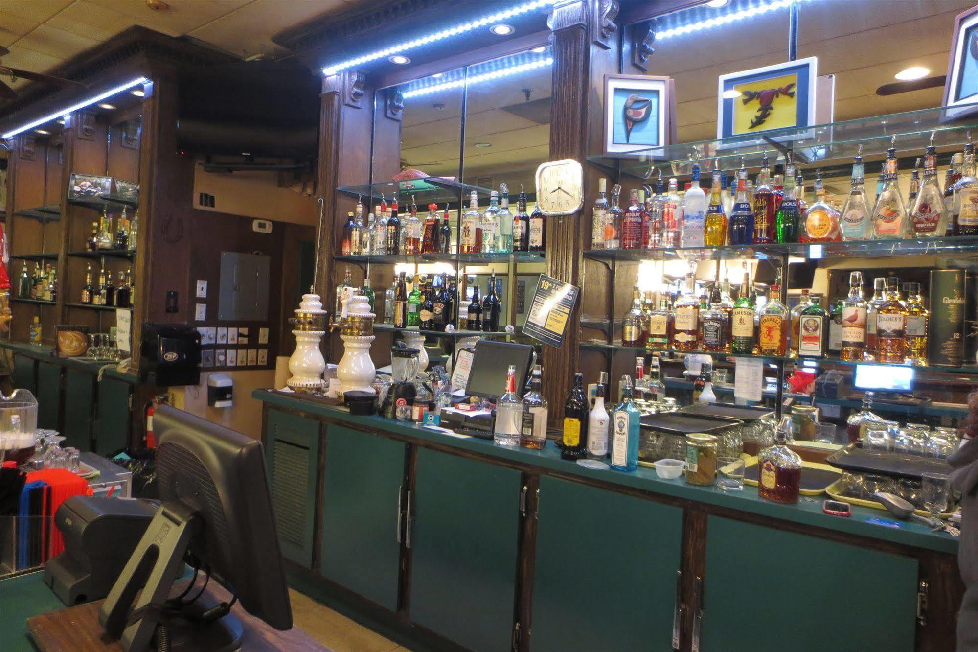 Vanderhoof Inn Экстерьер фото