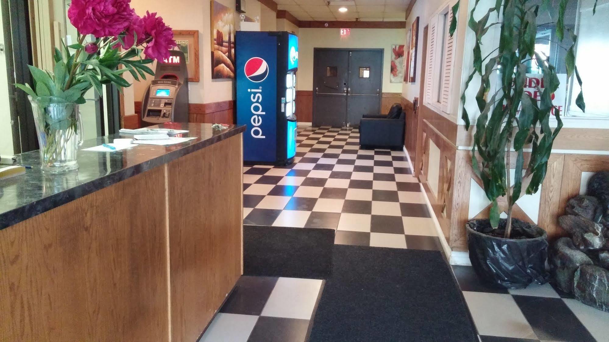 Vanderhoof Inn Экстерьер фото